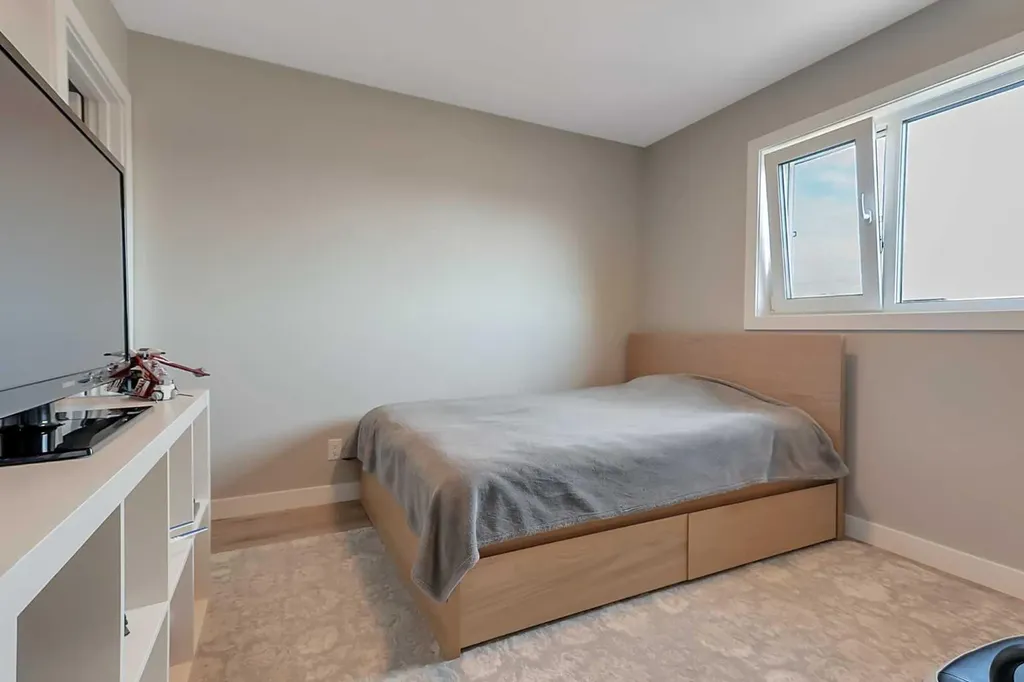18 Athens Place Blackfalds AB T4M 0N4