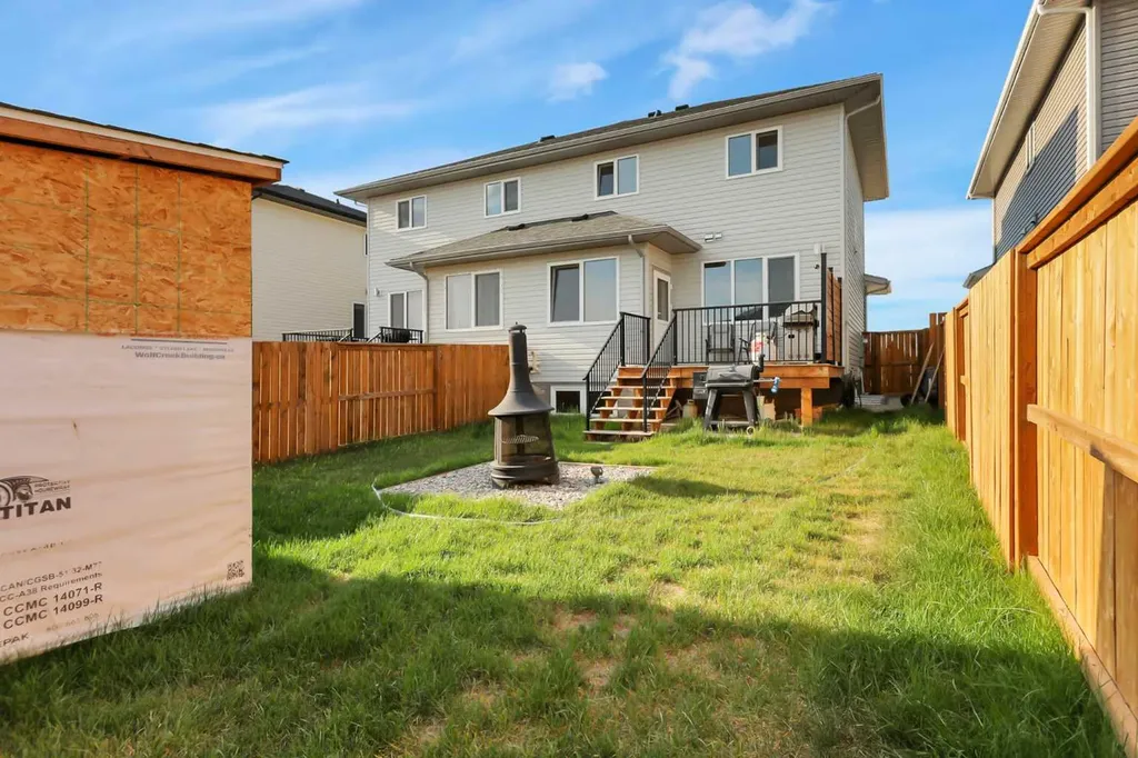 18 Athens Place Blackfalds AB T4M 0N4