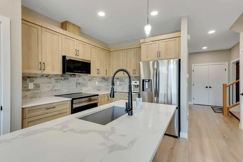 18 Athens Place Blackfalds AB T4M 0N4