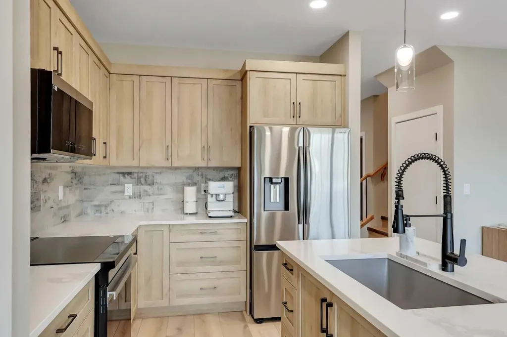 18 Athens Place Blackfalds AB T4M 0N4