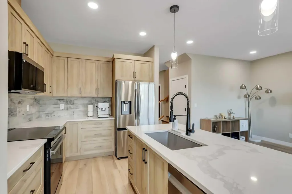 18 Athens Place Blackfalds AB T4M 0N4