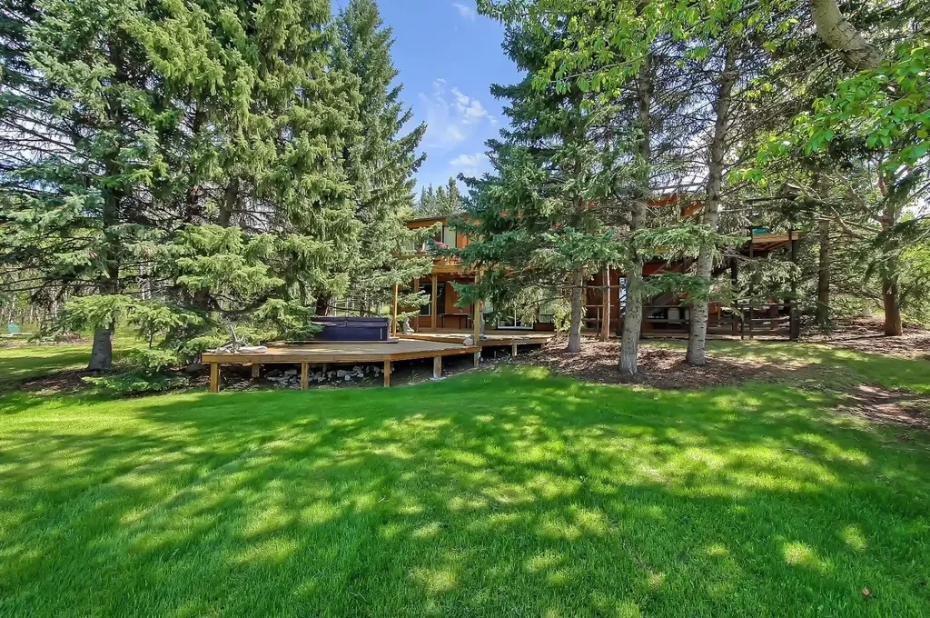 75 Anatapi Lane SW Calgary AB T3H 4G2
