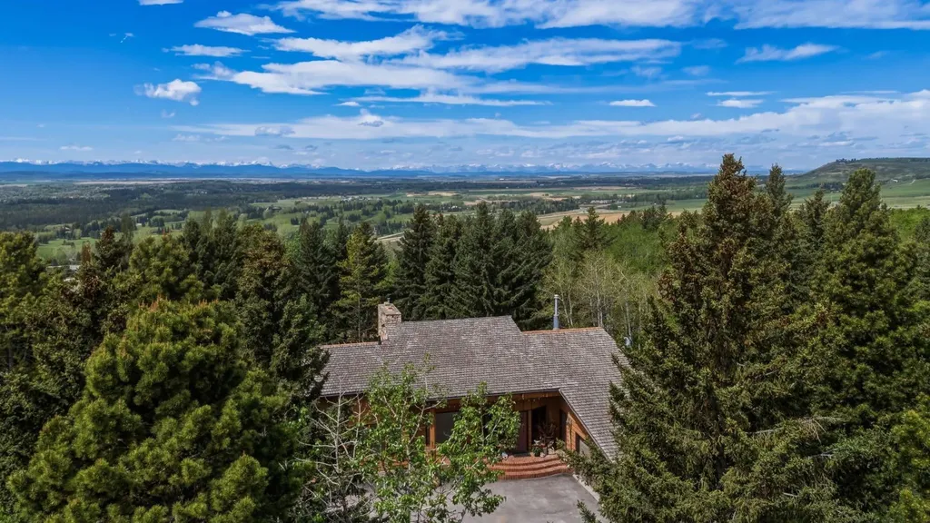 75 Anatapi Lane SW Calgary AB T3H 4G2