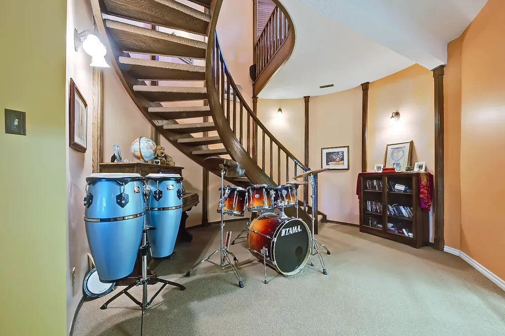 75 Anatapi Lane SW Calgary AB T3H 4G2