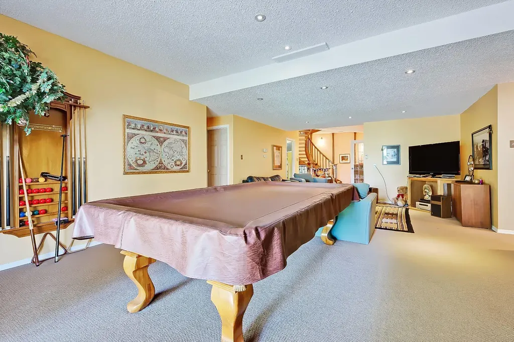 75 Anatapi Lane SW Calgary AB T3H 4G2