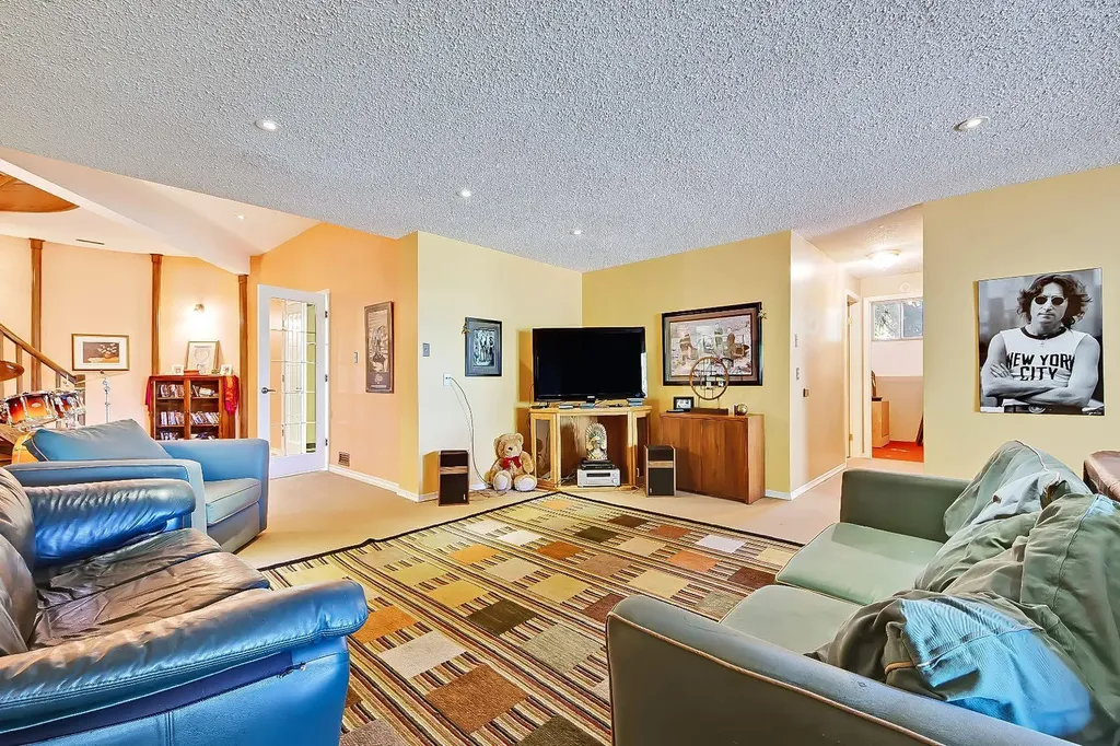 75 Anatapi Lane SW Calgary AB T3H 4G2
