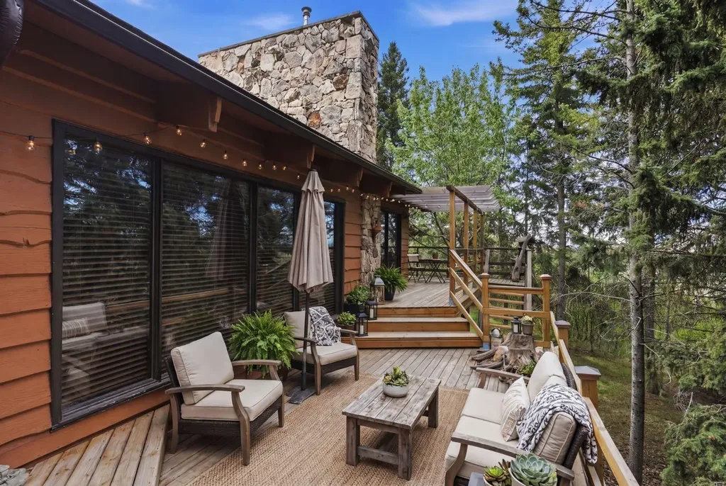 75 Anatapi Lane SW Calgary AB T3H 4G2