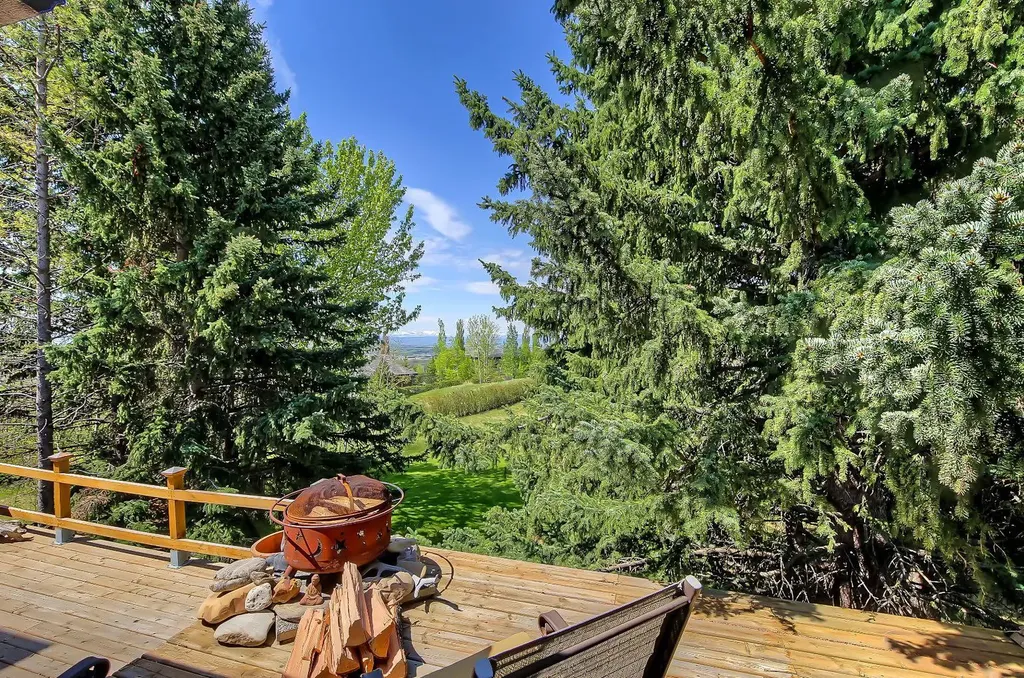 75 Anatapi Lane SW Calgary AB T3H 4G2