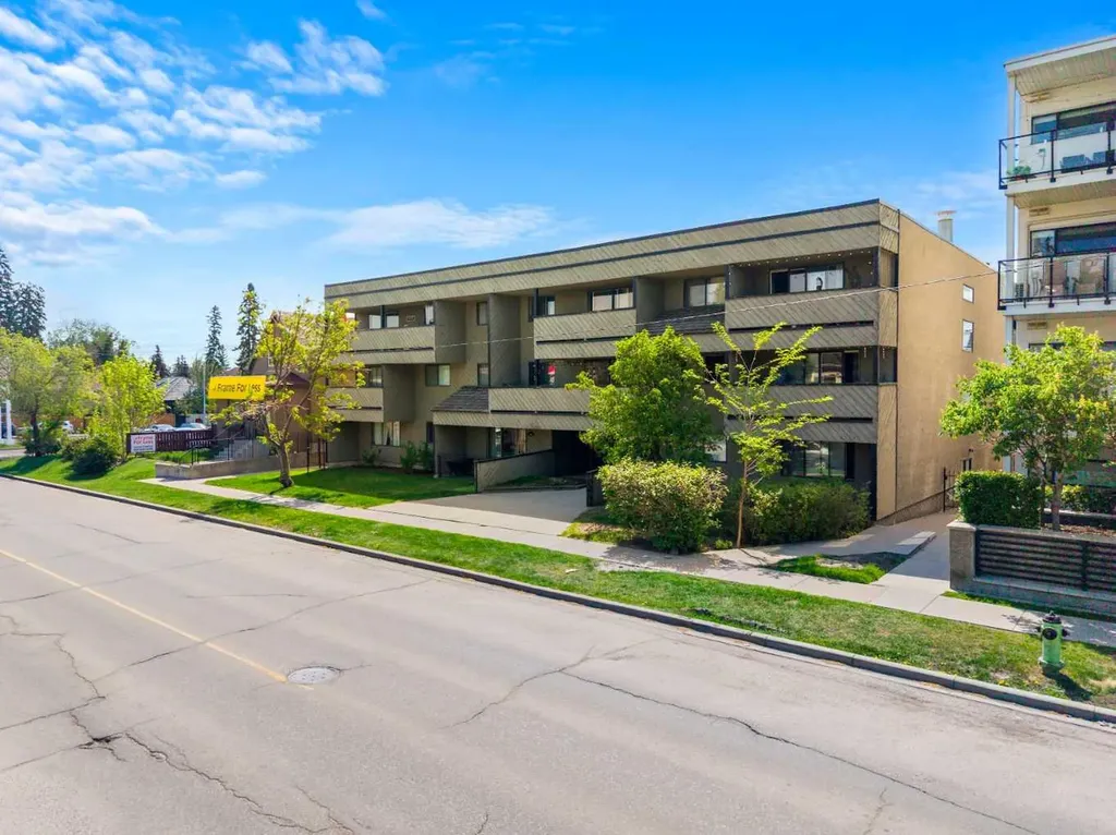 1513 26 Avenue SW Calgary AB T2T 1C4