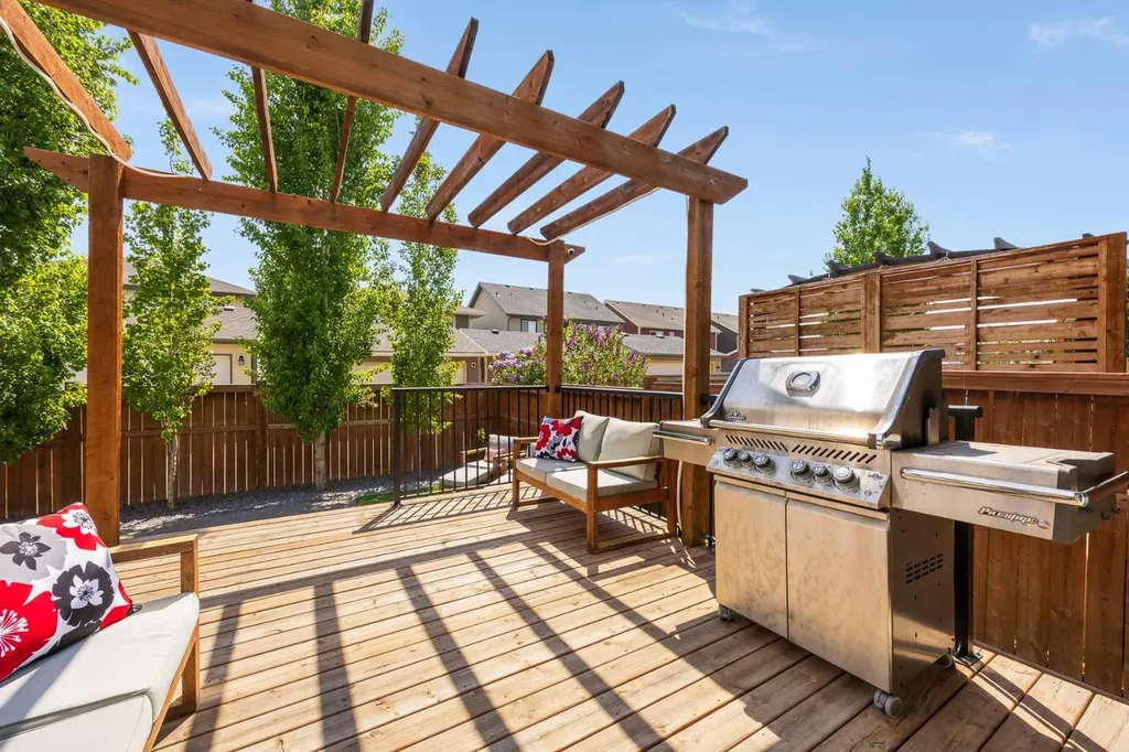123 Masters Rise SE Calgary AB T3M 2L5