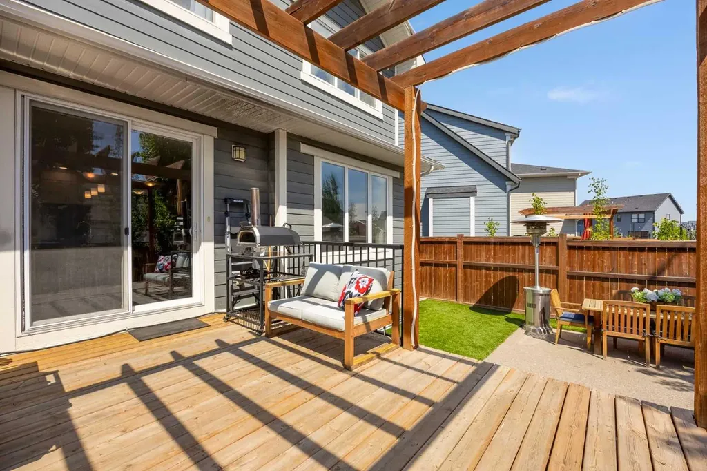 123 Masters Rise SE Calgary AB T3M 2L5