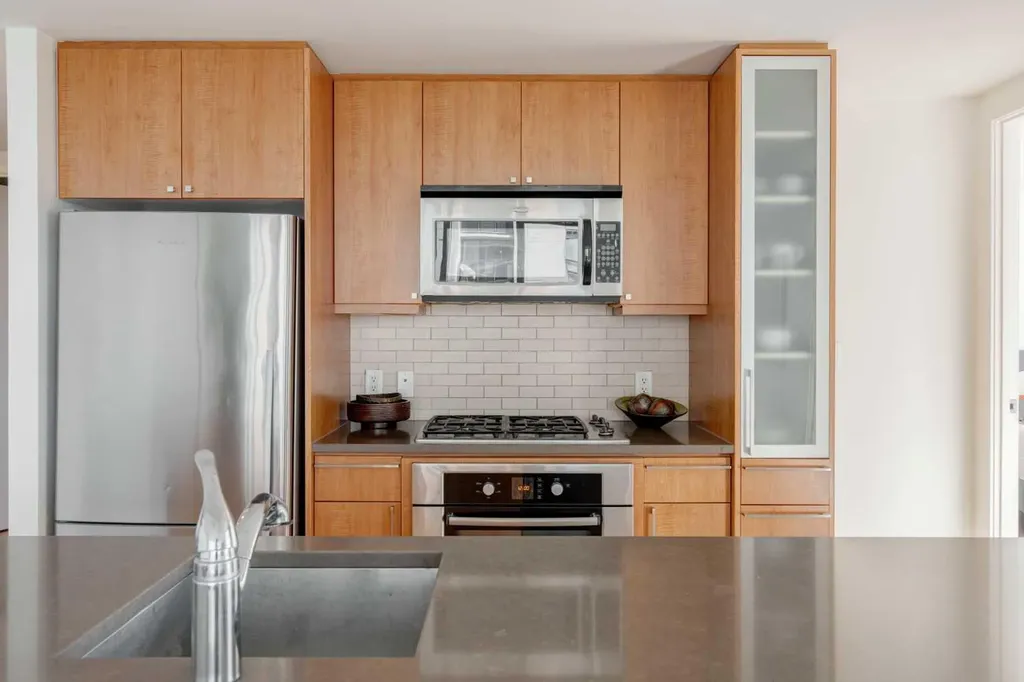 1118 12 Avenue SW Calgary AB T2R 0P4
