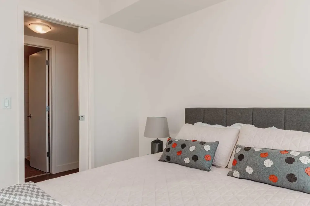 1118 12 Avenue SW Calgary AB T2R 0P4
