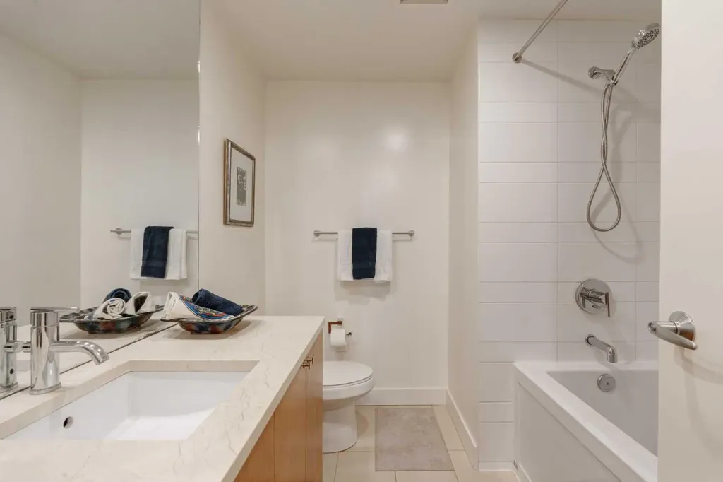 1118 12 Avenue SW Calgary AB T2R 0P4