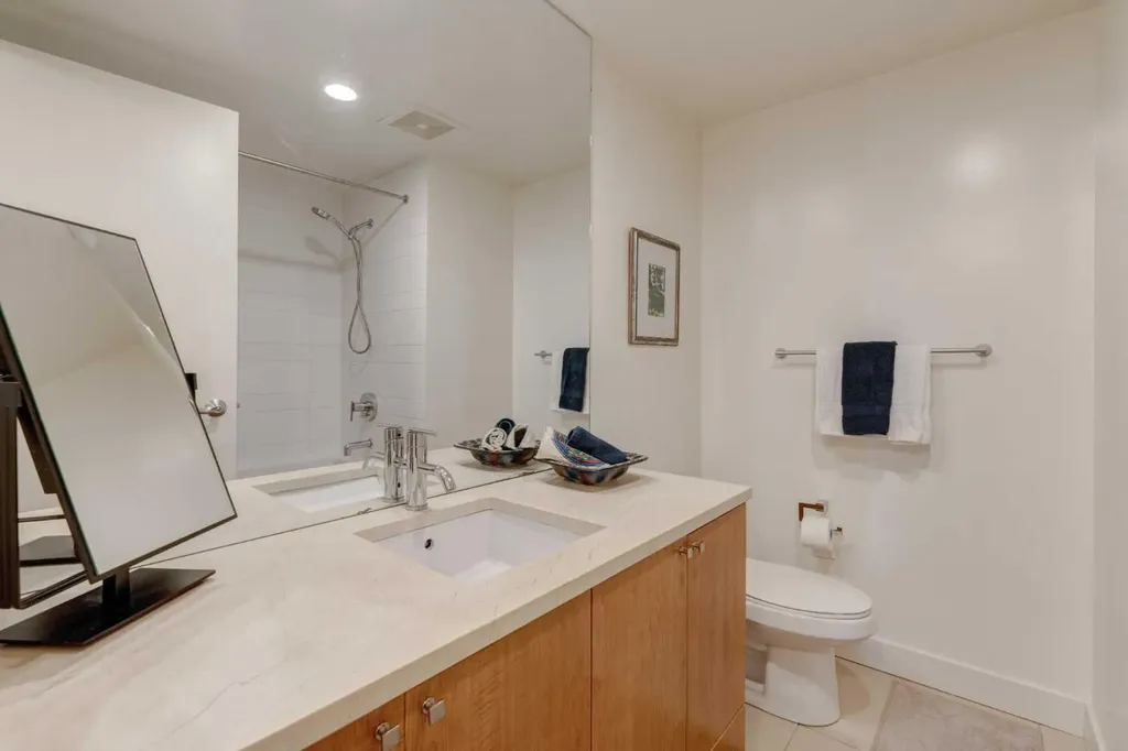 1118 12 Avenue SW Calgary AB T2R 0P4