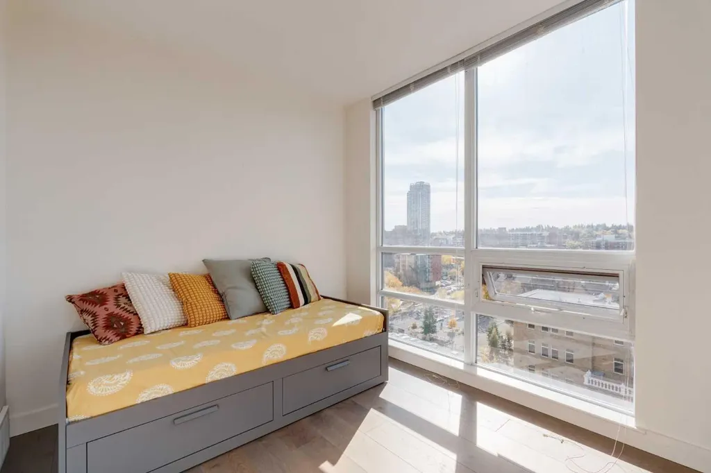 1118 12 Avenue SW Calgary AB T2R 0P4