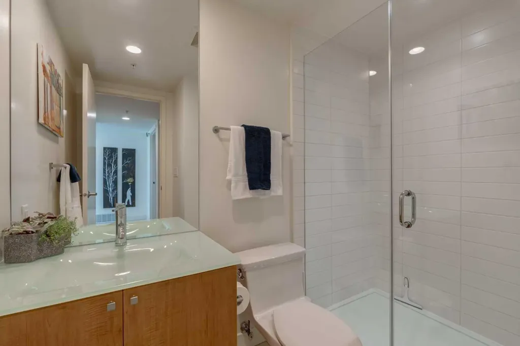 1118 12 Avenue SW Calgary AB T2R 0P4