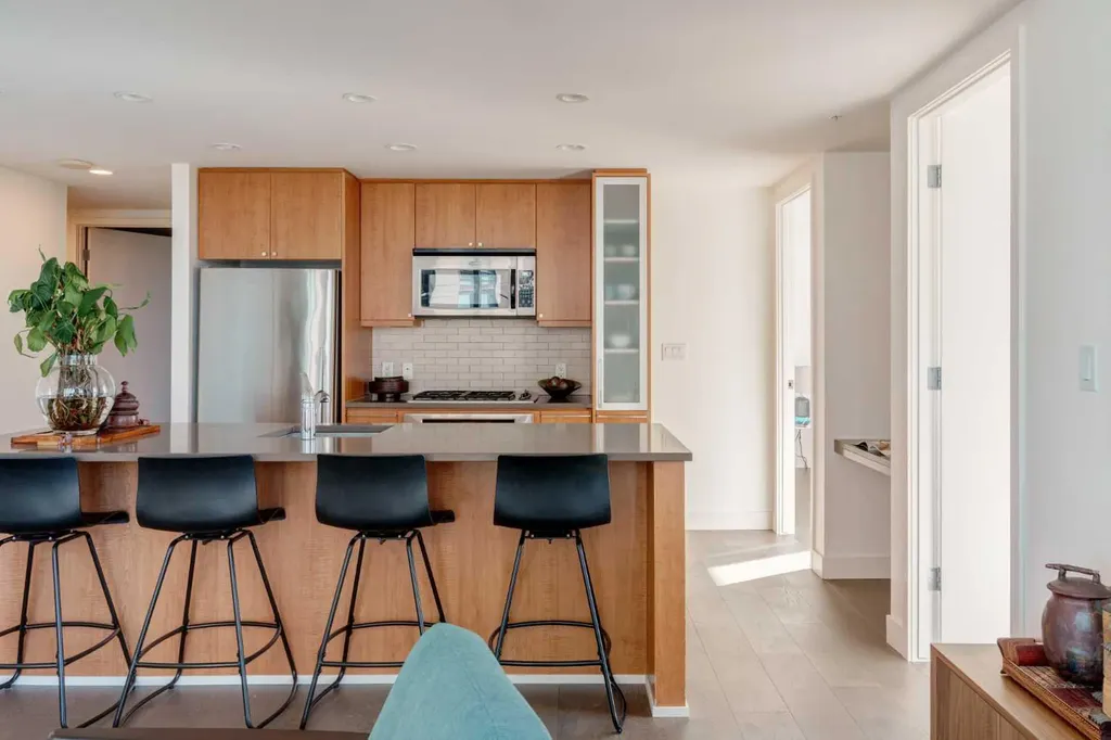 1118 12 Avenue SW Calgary AB T2R 0P4