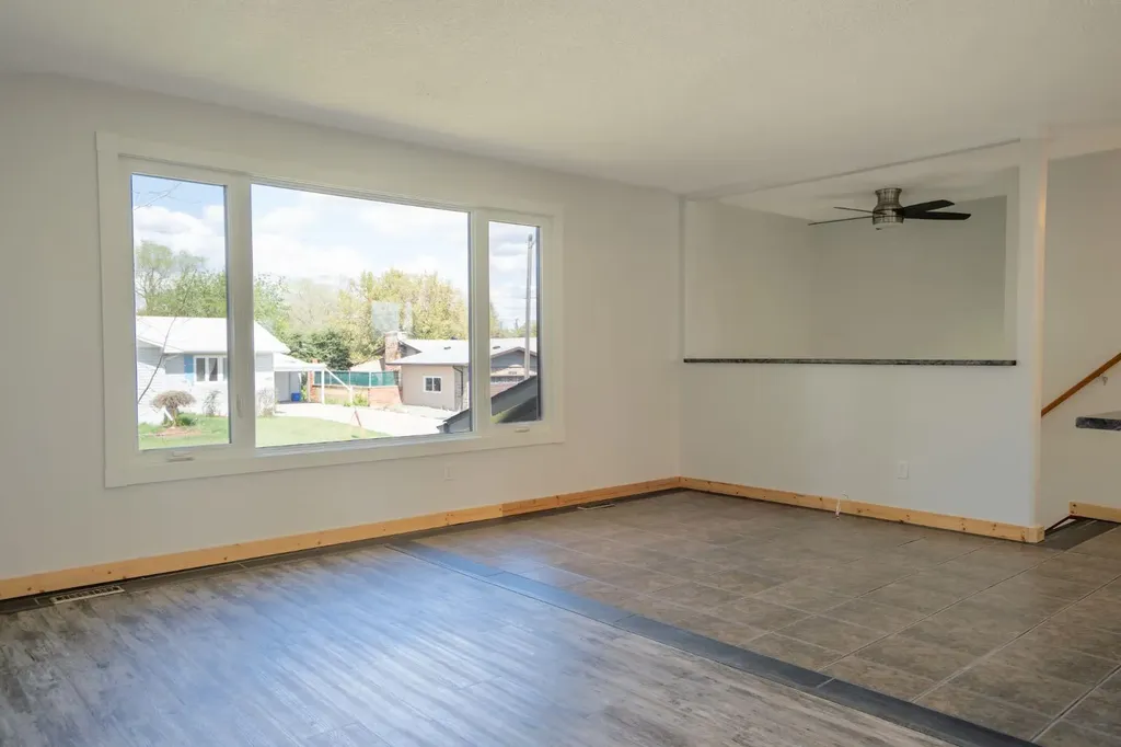5607 48 Avenue Lacombe AB T4L 1M7