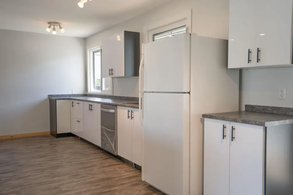 5607 48 Avenue Lacombe AB T4L 1M7