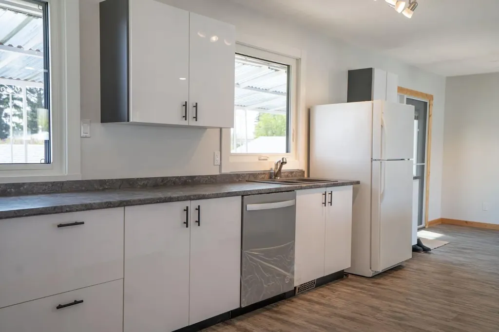 5607 48 Avenue Lacombe AB T4L 1M7