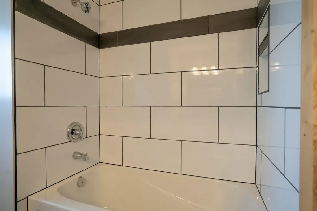 5607 48 Avenue Lacombe AB T4L 1M7