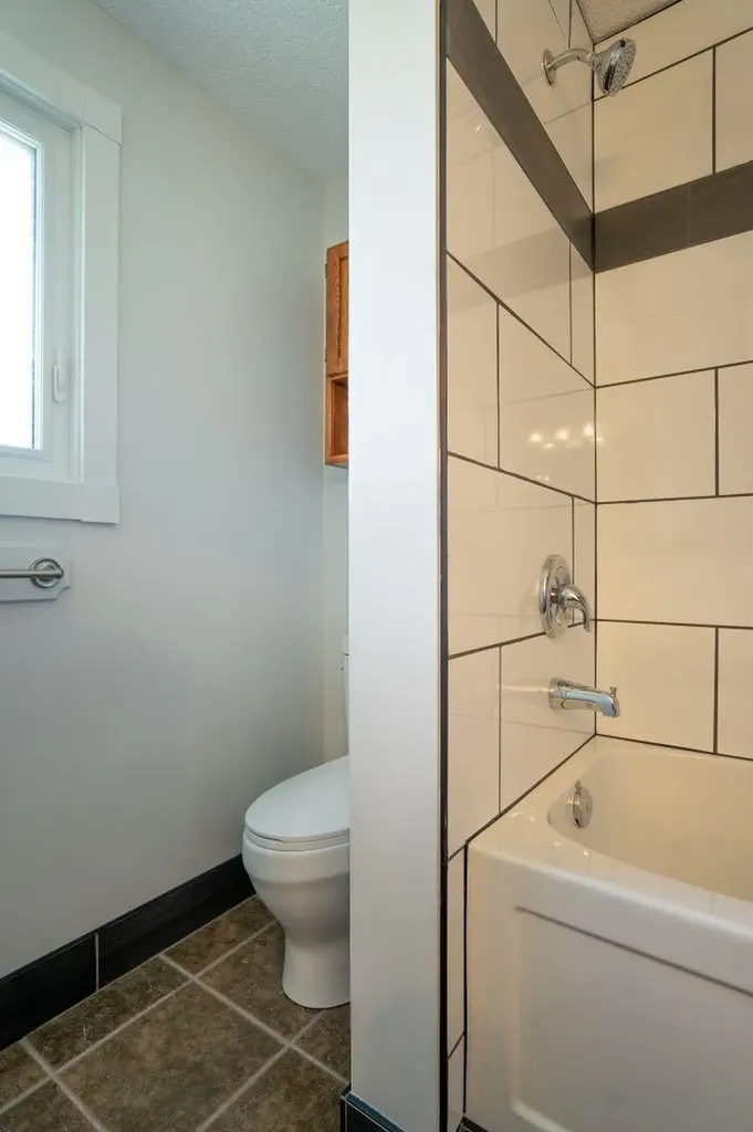 5607 48 Avenue Lacombe AB T4L 1M7