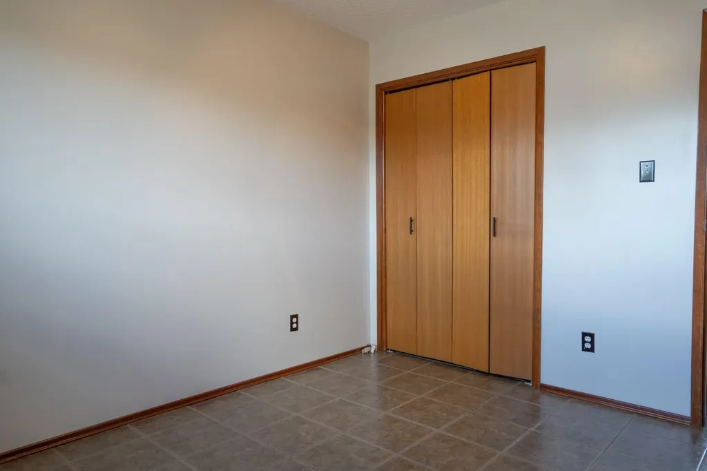 5607 48 Avenue Lacombe AB T4L 1M7