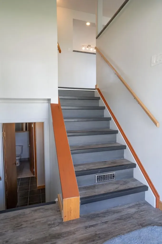 5607 48 Avenue Lacombe AB T4L 1M7