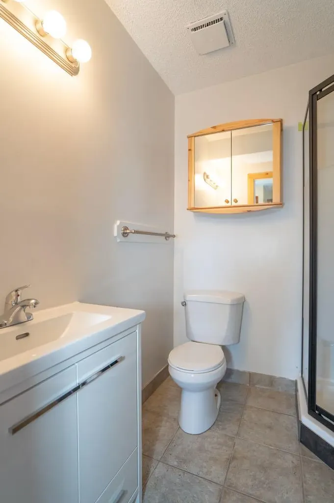 5607 48 Avenue Lacombe AB T4L 1M7