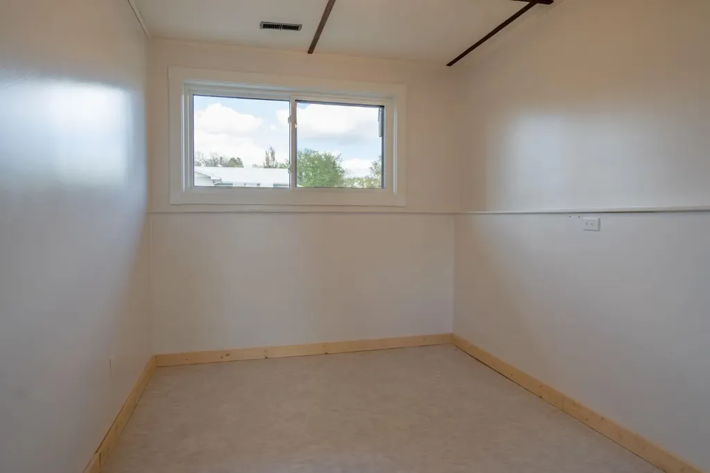 5607 48 Avenue Lacombe AB T4L 1M7