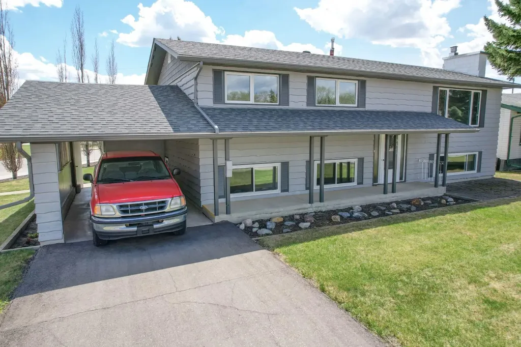 5607 48 Avenue Lacombe AB T4L 1M7