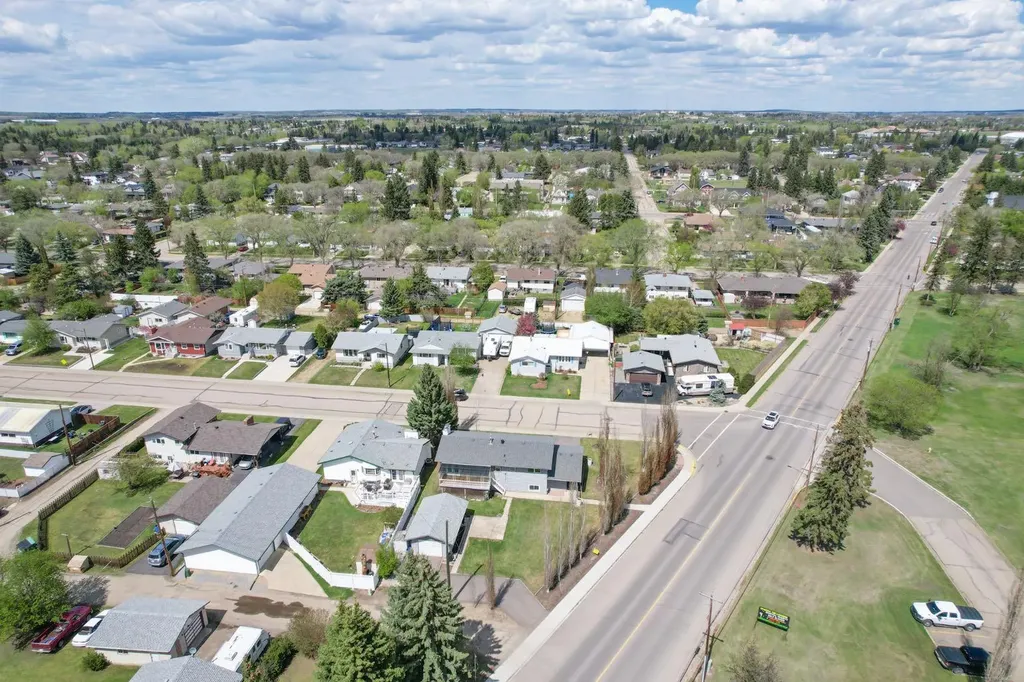 5607 48 Avenue Lacombe AB T4L 1M7