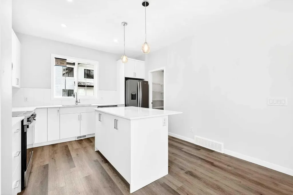 40 Creekside Way SW Calgary AB T2X 6E2