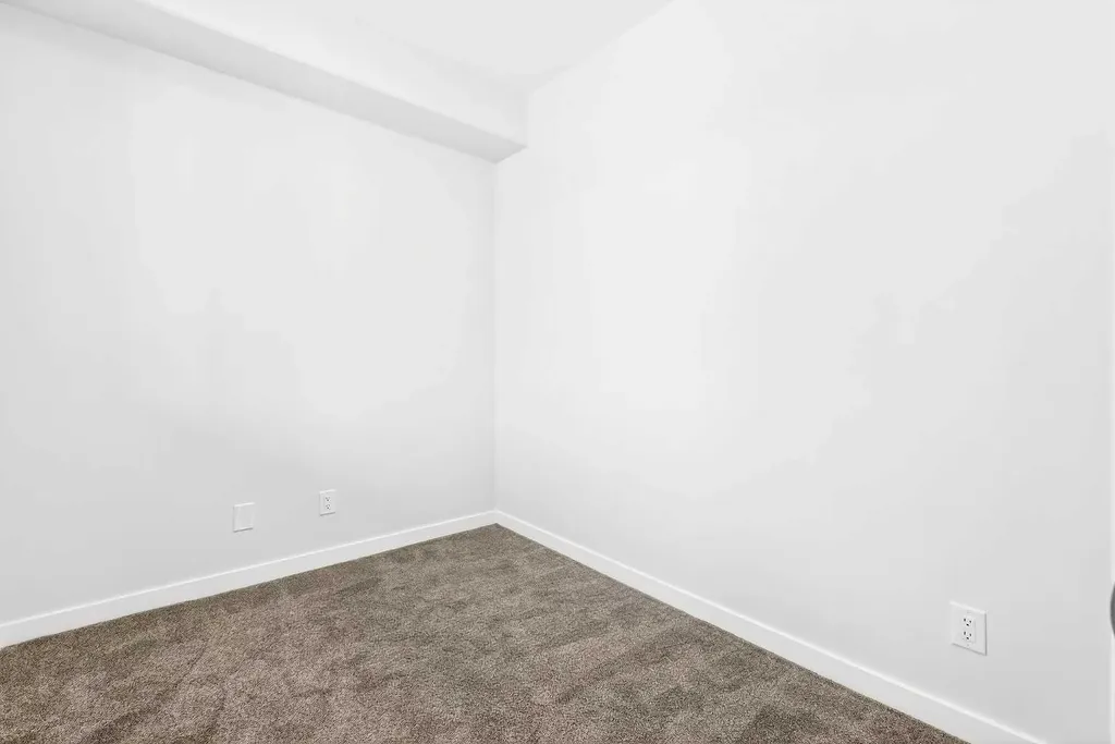 40 Creekside Way SW Calgary AB T2X 6E2