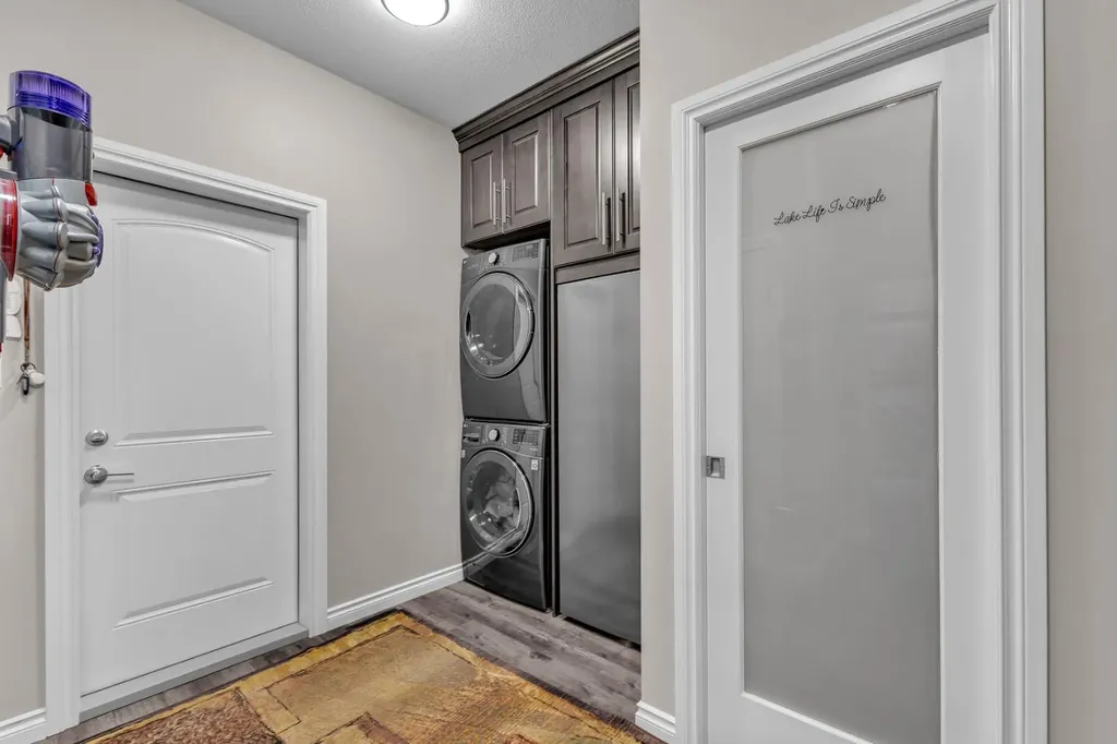 5052 Lakeshore Drive Sylvan Lake AB T4S 2L7