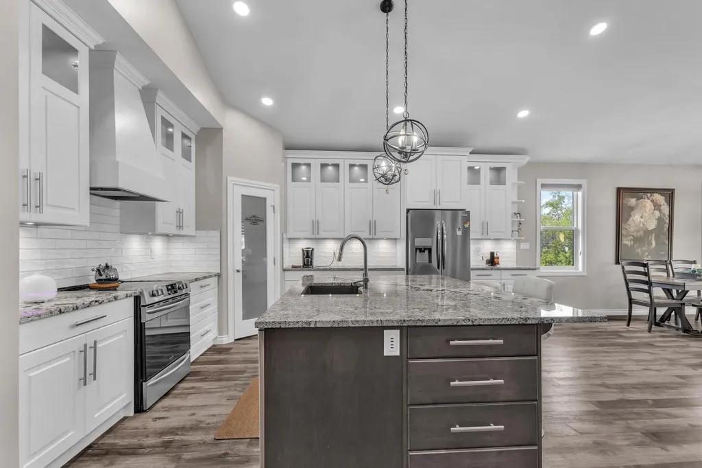5052 Lakeshore Drive Sylvan Lake AB T4S 2L7