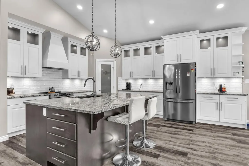 5052 Lakeshore Drive Sylvan Lake AB T4S 2L7