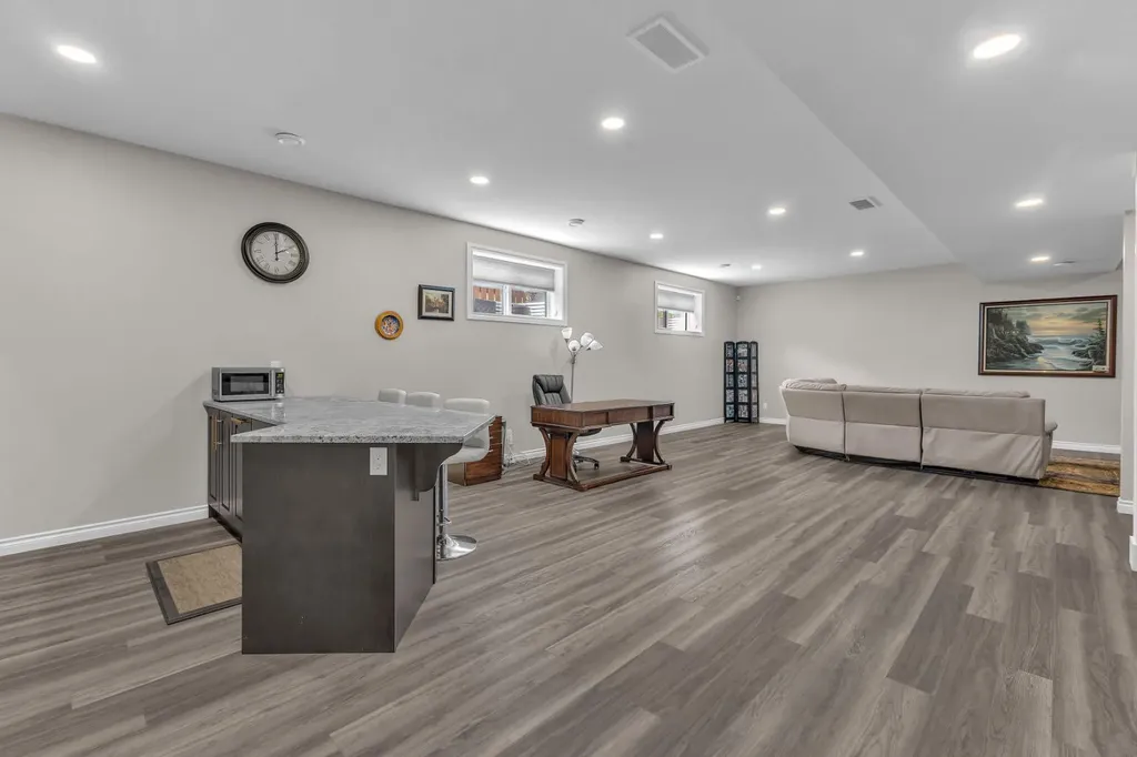 5052 Lakeshore Drive Sylvan Lake AB T4S 2L7