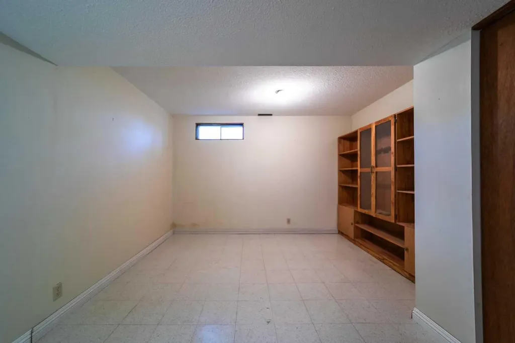 46139 Range Road 205 Rural Camrose County AB T4V 5E3
