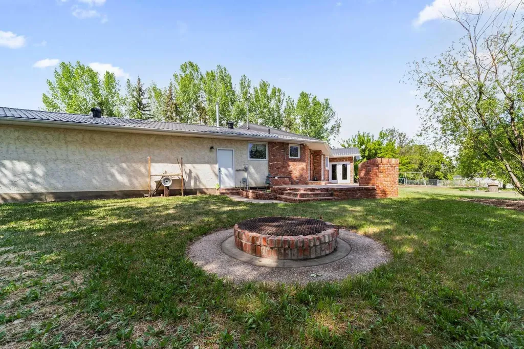 46139 Range Road 205 Rural Camrose County AB T4V 5E3