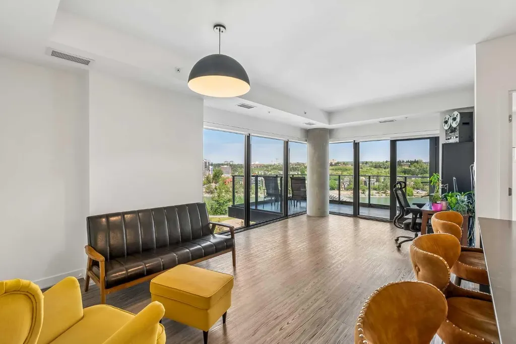 730 2 Avenue SW Calgary AB T2P 1R8