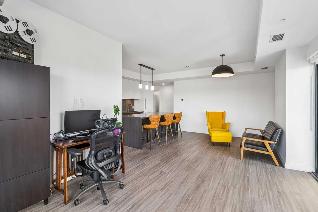 730 2 Avenue SW Calgary AB T2P 1R8