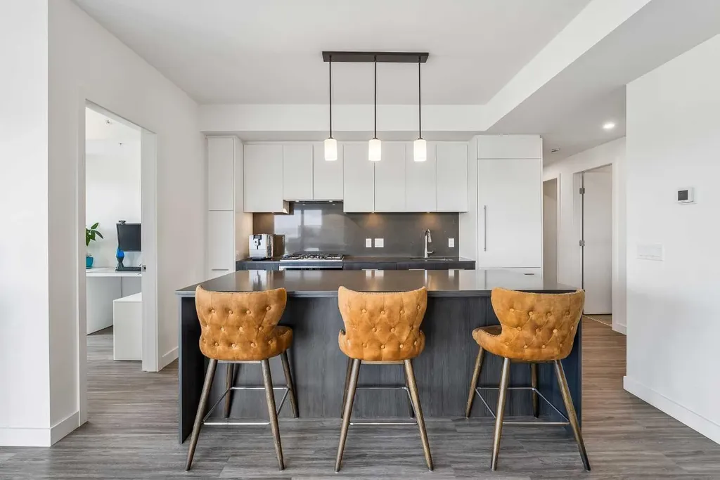 730 2 Avenue SW Calgary AB T2P 1R8