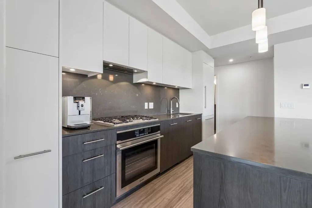 730 2 Avenue SW Calgary AB T2P 1R8