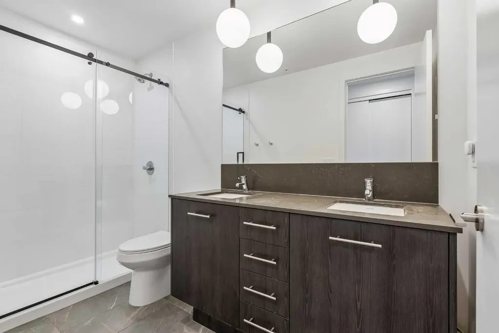 730 2 Avenue SW Calgary AB T2P 1R8