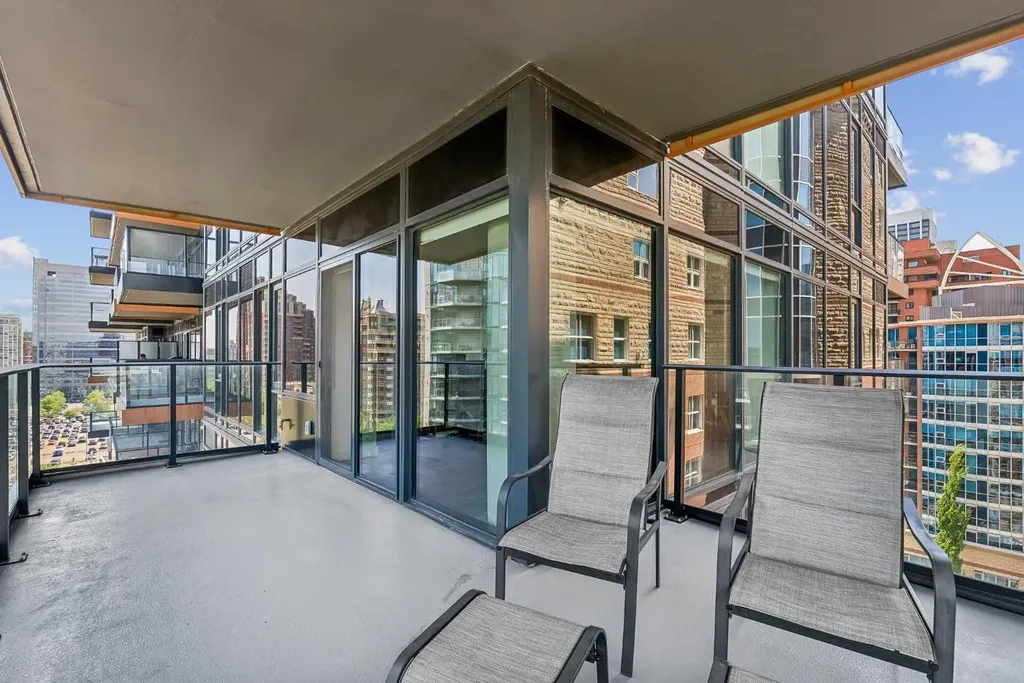 730 2 Avenue SW Calgary AB T2P 1R8