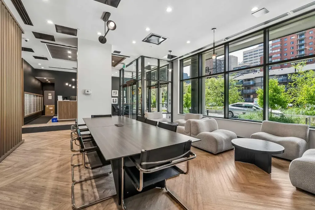 730 2 Avenue SW Calgary AB T2P 1R8