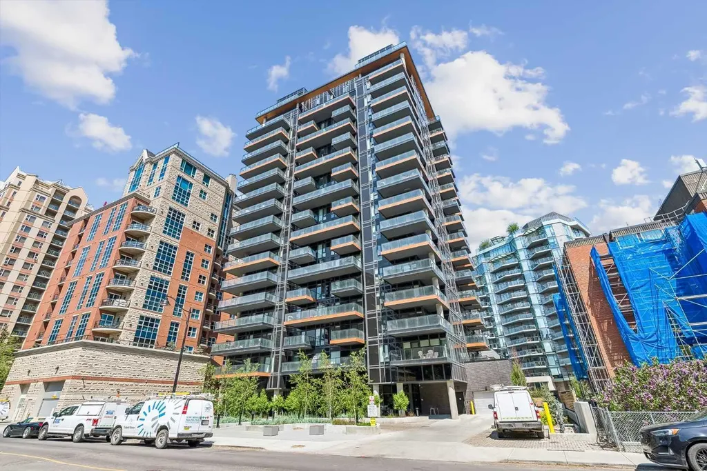 730 2 Avenue SW Calgary AB T2P 1R8