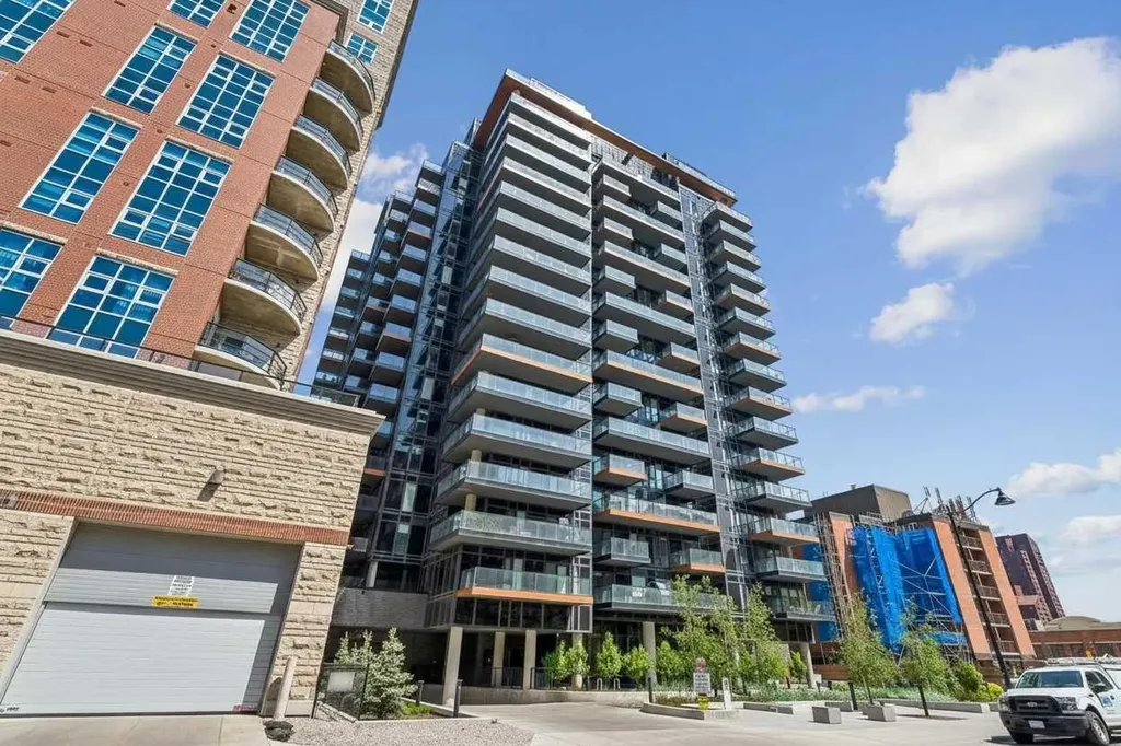 730 2 Avenue SW Calgary AB T2P 1R8